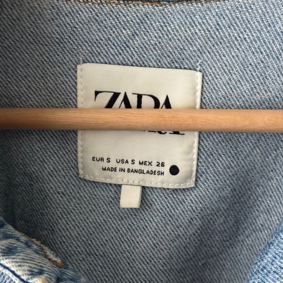 ZARA Cropped Denim Loose Fit Jacket - Picture 5 of 5
